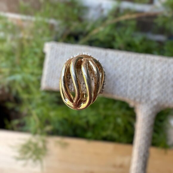 Vintage Christian Dior Clip Earrings Gold Plated Designer Fashion Jewelry 5/8" - Picture 2 of 10